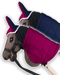 Skikkja & eyrnaskjól fyrir Hobby Hesta - vínrautt & dökk blátt - hægt að snúa við
